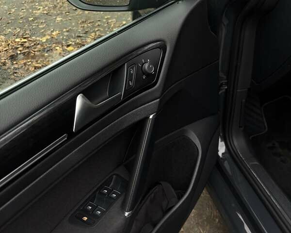 Серый Фольксваген Гольф, объемом двигателя 1.97 л и пробегом 208 тыс. км за 17899 $, фото 14 на Automoto.ua