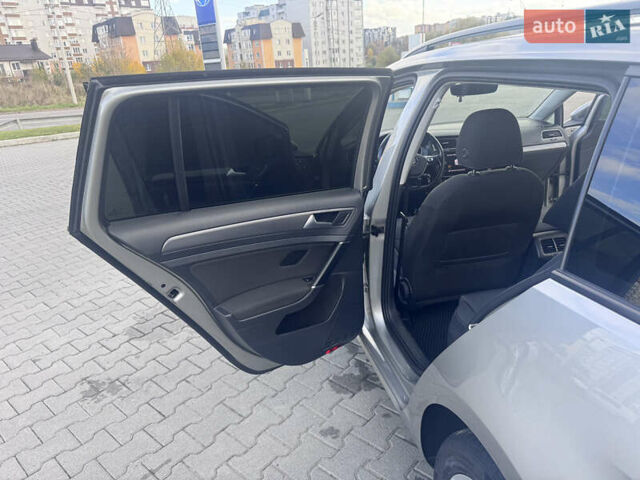 Серый Фольксваген Гольф, объемом двигателя 1.6 л и пробегом 228 тыс. км за 11500 $, фото 36 на Automoto.ua