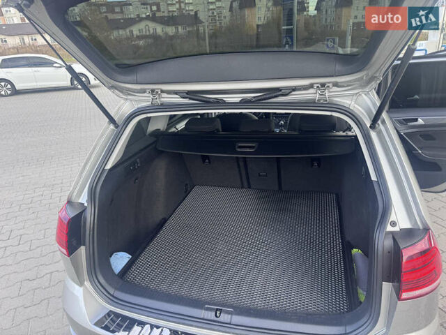 Серый Фольксваген Гольф, объемом двигателя 1.6 л и пробегом 228 тыс. км за 11500 $, фото 34 на Automoto.ua