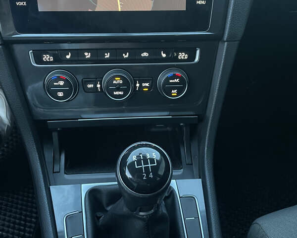 Сірий Фольксваген Гольф, об'ємом двигуна 1.6 л та пробігом 274 тис. км за 12500 $, фото 29 на Automoto.ua