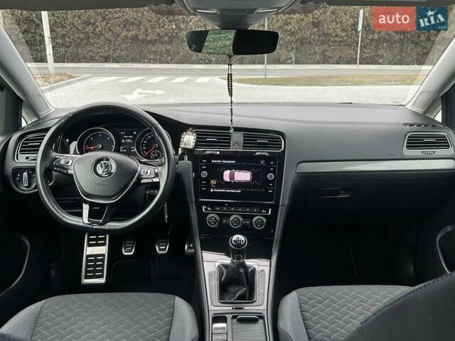 Серый Фольксваген Гольф, объемом двигателя 2 л и пробегом 228 тыс. км за 14350 $, фото 44 на Automoto.ua