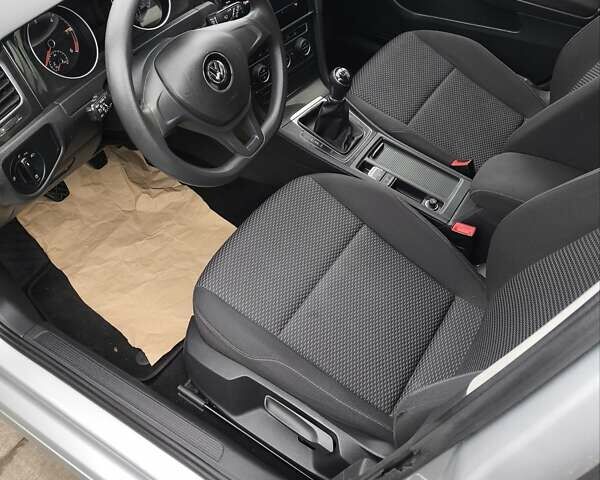 Серый Фольксваген Гольф, объемом двигателя 1.6 л и пробегом 198 тыс. км за 10800 $, фото 12 на Automoto.ua