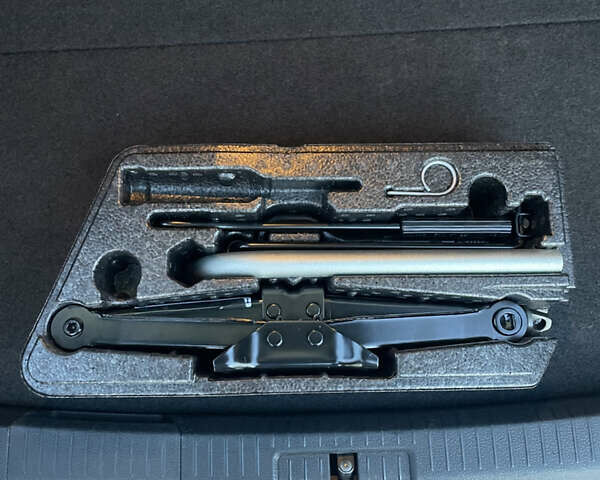 Сірий Фольксваген Гольф, об'ємом двигуна 1.6 л та пробігом 274 тис. км за 12500 $, фото 37 на Automoto.ua