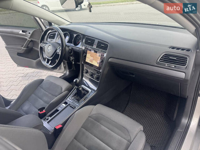 Серый Фольксваген Гольф, объемом двигателя 1.6 л и пробегом 228 тыс. км за 11500 $, фото 32 на Automoto.ua