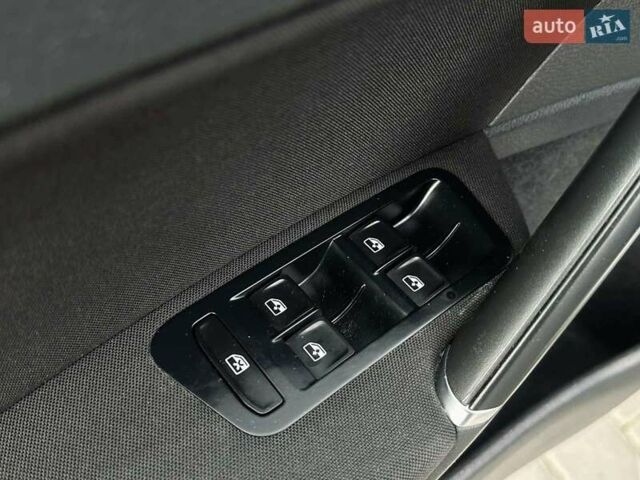 Серый Фольксваген Гольф, объемом двигателя 2 л и пробегом 228 тыс. км за 14350 $, фото 53 на Automoto.ua