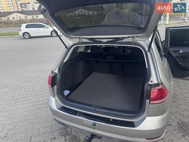 Серый Фольксваген Гольф, объемом двигателя 1.6 л и пробегом 228 тыс. км за 11500 $, фото 51 на Automoto.ua