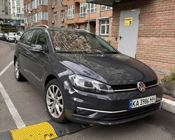 Фольксваген Гольф 2018 у Києві на Automoto.ua Сірий Фольксваген Гольф, об'ємом двигуна 1.97 л та пробігом 133 тис. км за 20200 $, фото 2 на Automoto.ua