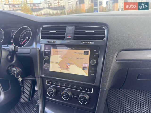 Серый Фольксваген Гольф, объемом двигателя 1.6 л и пробегом 228 тыс. км за 11500 $, фото 52 на Automoto.ua