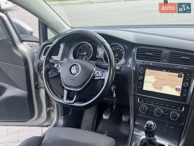 Серый Фольксваген Гольф, объемом двигателя 1.6 л и пробегом 228 тыс. км за 11500 $, фото 4 на Automoto.ua