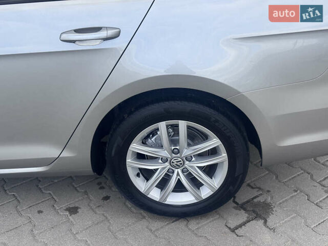 Серый Фольксваген Гольф, объемом двигателя 1.6 л и пробегом 228 тыс. км за 11500 $, фото 18 на Automoto.ua