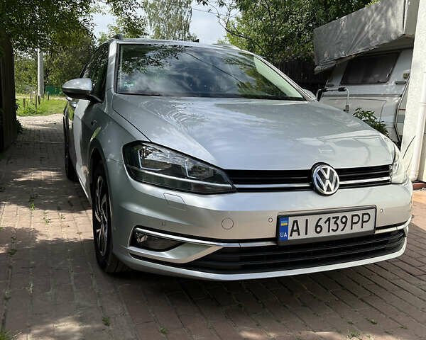 Серый Фольксваген Гольф, объемом двигателя 1.6 л и пробегом 250 тыс. км за 13990 $, фото 2 на Automoto.ua