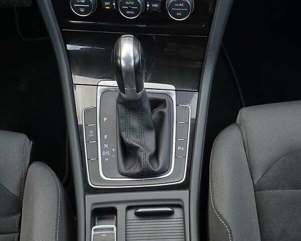 Серый Фольксваген Гольф, объемом двигателя 1.97 л и пробегом 207 тыс. км за 17899 $, фото 13 на Automoto.ua