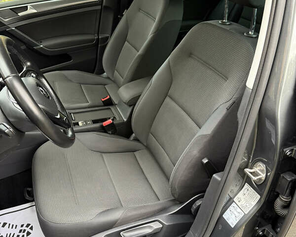 Серый Фольксваген Гольф, объемом двигателя 1.6 л и пробегом 139 тыс. км за 13800 $, фото 30 на Automoto.ua