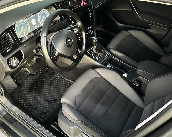 Фольксваген Гольф 2018 в Черновцах на Automoto.ua Серый Фольксваген Гольф, объемом двигателя 1.97 л и пробегом 240 тыс. км за 14200 $, фото 11 на Automoto.ua