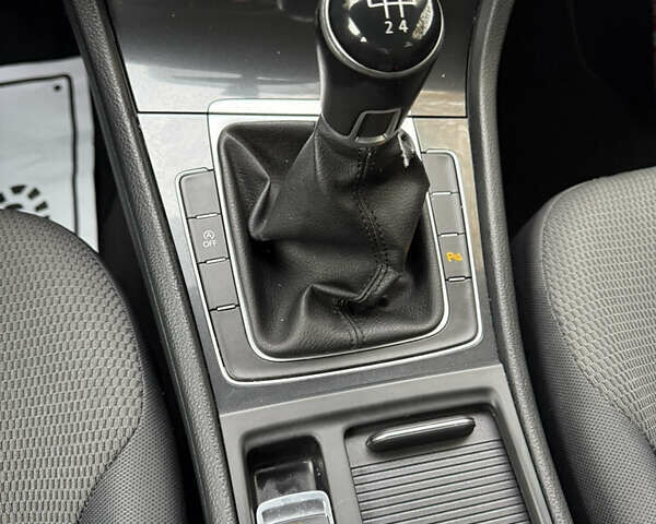 Серый Фольксваген Гольф, объемом двигателя 1.6 л и пробегом 139 тыс. км за 13900 $, фото 37 на Automoto.ua