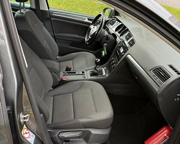 Серый Фольксваген Гольф, объемом двигателя 1.6 л и пробегом 139 тыс. км за 13900 $, фото 40 на Automoto.ua