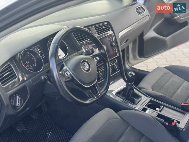 Серый Фольксваген Гольф, объемом двигателя 1.6 л и пробегом 228 тыс. км за 11500 $, фото 48 на Automoto.ua