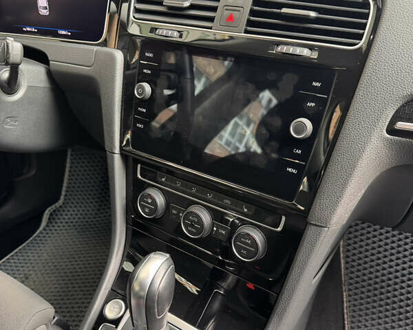 Фольксваген Гольф 2018 у Києві на Automoto.ua Сірий Фольксваген Гольф, об'ємом двигуна 1.97 л та пробігом 133 тис. км за 20200 $, фото 20 на Automoto.ua