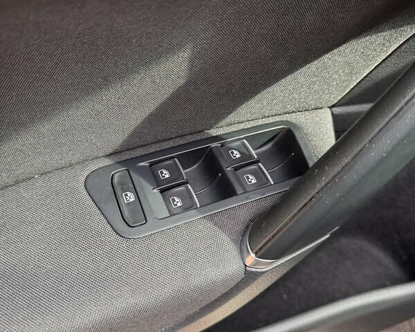 Фольксваген Гольф 2018 у Києві на Automoto.ua Сірий Фольксваген Гольф, об'ємом двигуна 1.97 л та пробігом 133 тис. км за 20200 $, фото 22 на Automoto.ua