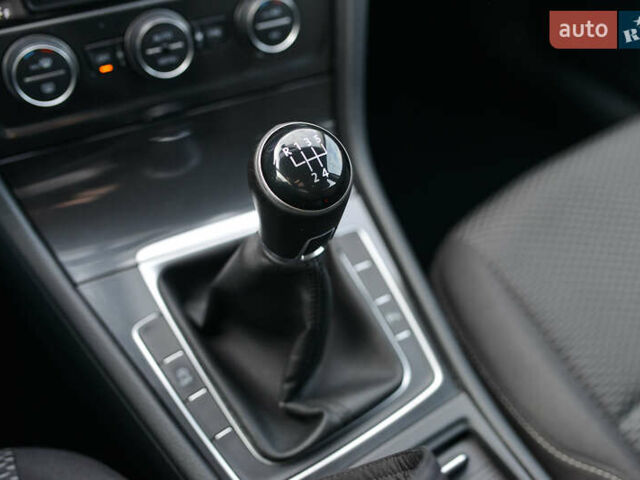 Серый Фольксваген Гольф, объемом двигателя 1.6 л и пробегом 231 тыс. км за 12700 $, фото 31 на Automoto.ua