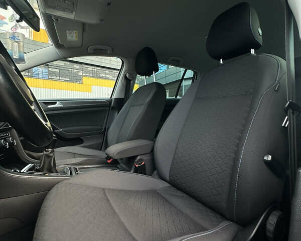 Серый Фольксваген Гольф, объемом двигателя 1.97 л и пробегом 262 тыс. км за 13799 $, фото 8 на Automoto.ua