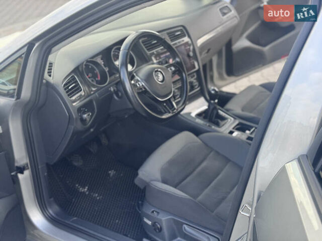 Серый Фольксваген Гольф, объемом двигателя 1.6 л и пробегом 228 тыс. км за 11500 $, фото 63 на Automoto.ua