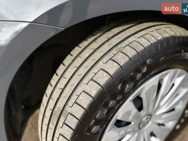 Серый Фольксваген Гольф, объемом двигателя 1.6 л и пробегом 231 тыс. км за 12700 $, фото 61 на Automoto.ua