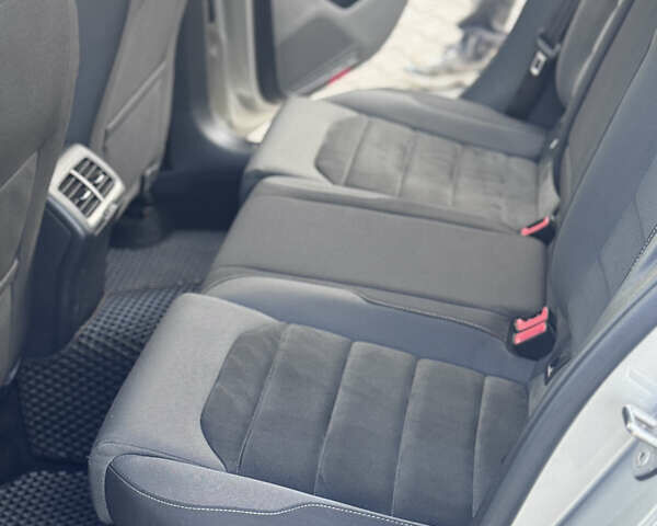 Серый Фольксваген Гольф, объемом двигателя 1.6 л и пробегом 228 тыс. км за 11500 $, фото 46 на Automoto.ua