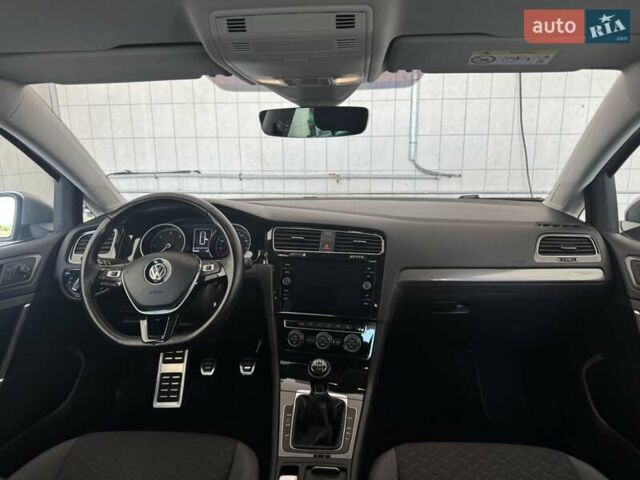 Сірий Фольксваген Гольф, об'ємом двигуна 2 л та пробігом 230 тис. км за 14850 $, фото 2 на Automoto.ua