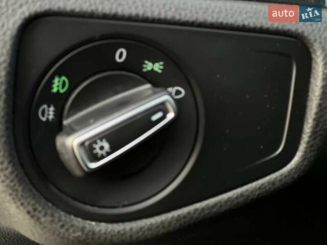 Серый Фольксваген Гольф, объемом двигателя 1.6 л и пробегом 214 тыс. км за 12490 $, фото 26 на Automoto.ua