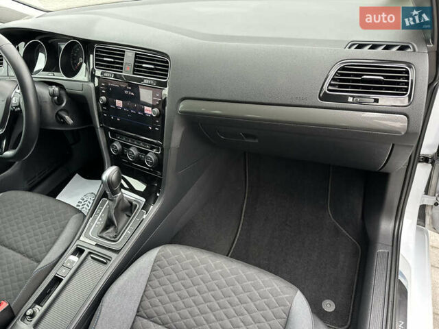 Серый Фольксваген Гольф, объемом двигателя 1.6 л и пробегом 148 тыс. км за 15500 $, фото 65 на Automoto.ua