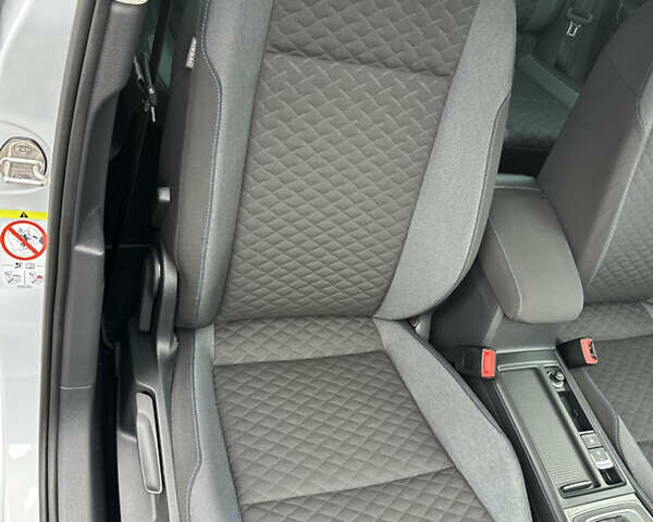 Серый Фольксваген Гольф, объемом двигателя 1.6 л и пробегом 148 тыс. км за 15500 $, фото 64 на Automoto.ua