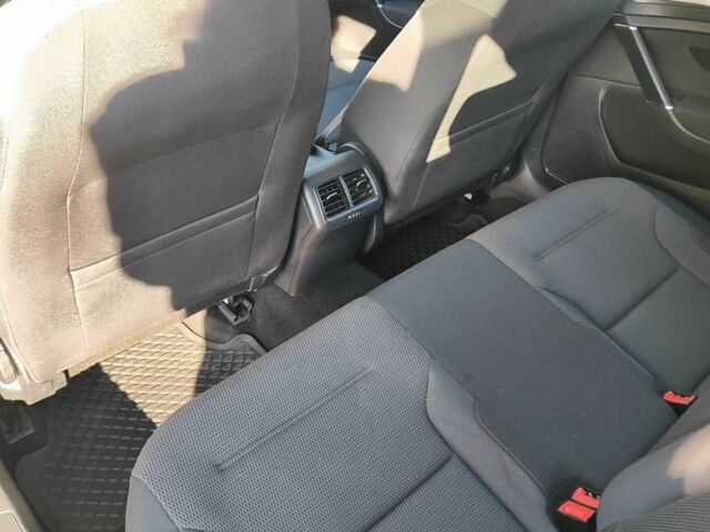 Серый Фольксваген Гольф, объемом двигателя 1.6 л и пробегом 300 тыс. км за 11500 $, фото 4 на Automoto.ua