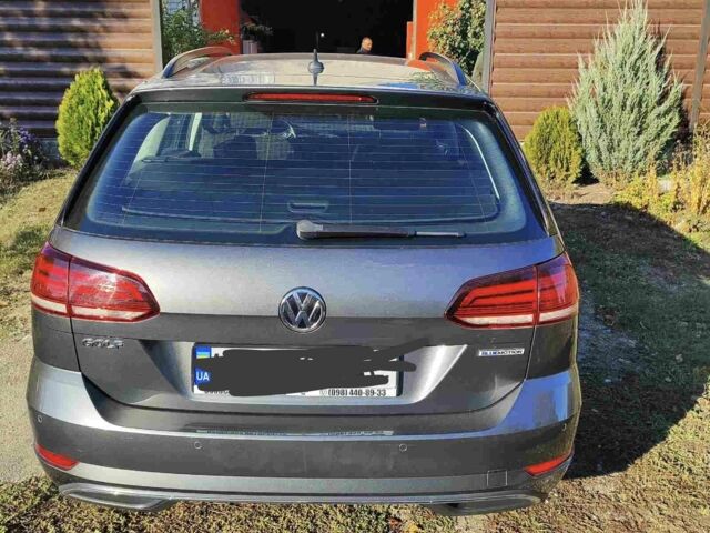 Серый Фольксваген Гольф, объемом двигателя 1.6 л и пробегом 300 тыс. км за 11500 $, фото 1 на Automoto.ua