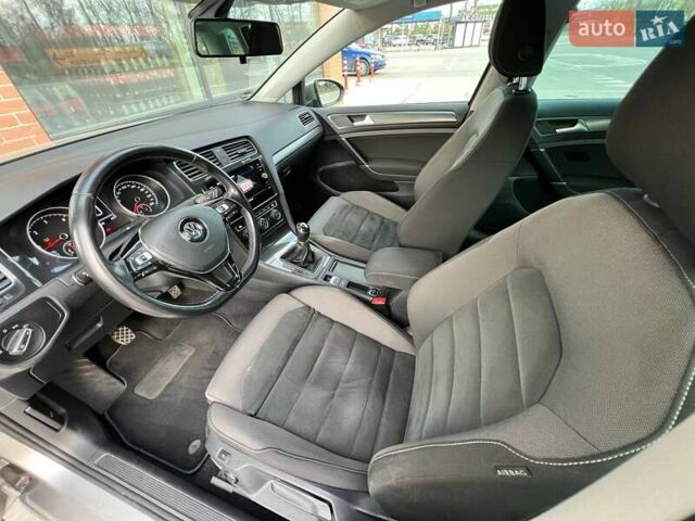 Серый Фольксваген Гольф, объемом двигателя 1.6 л и пробегом 214 тыс. км за 12490 $, фото 40 на Automoto.ua