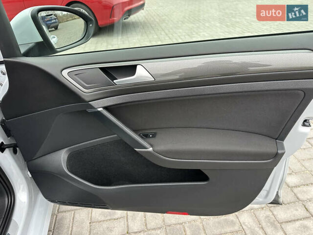 Серый Фольксваген Гольф, объемом двигателя 1.6 л и пробегом 148 тыс. км за 15500 $, фото 61 на Automoto.ua