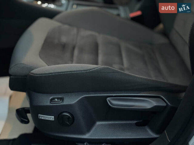 Серый Фольксваген Гольф, объемом двигателя 2 л и пробегом 223 тыс. км за 15900 $, фото 6 на Automoto.ua