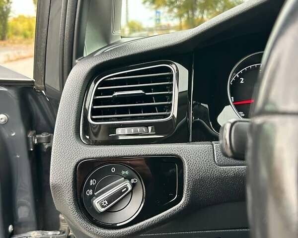 Фольксваген Гольф 2019 в Днепре (Днепропетровске) на Automoto.ua Серый Фольксваген Гольф, объемом двигателя 1.97 л и пробегом 228 тыс. км за 16700 $, фото 22 на Automoto.ua