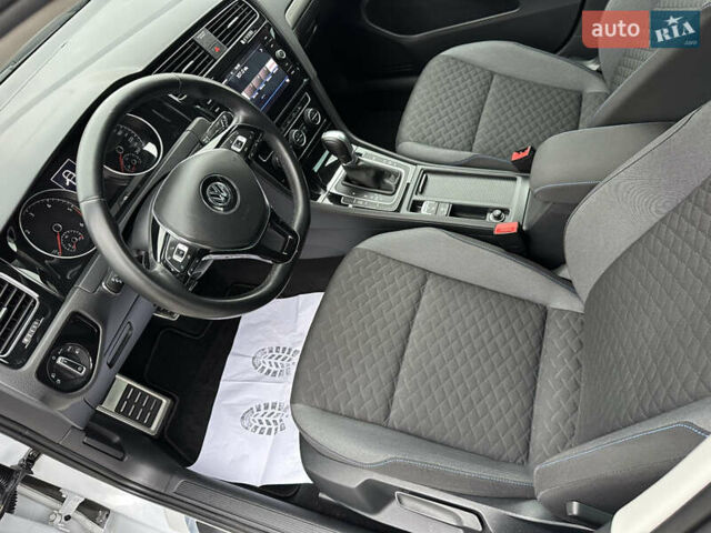 Серый Фольксваген Гольф, объемом двигателя 1.6 л и пробегом 148 тыс. км за 15500 $, фото 45 на Automoto.ua