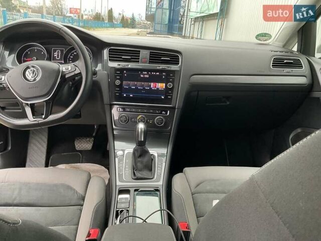 Серый Фольксваген Гольф, объемом двигателя 1.97 л и пробегом 212 тыс. км за 15000 $, фото 13 на Automoto.ua