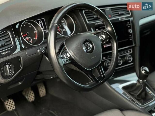 Серый Фольксваген Гольф, объемом двигателя 1.6 л и пробегом 214 тыс. км за 12490 $, фото 24 на Automoto.ua