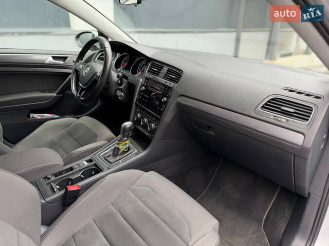 Серый Фольксваген Гольф, объемом двигателя 1.97 л и пробегом 250 тыс. км за 16200 $, фото 23 на Automoto.ua