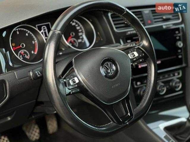 Серый Фольксваген Гольф, объемом двигателя 1.6 л и пробегом 214 тыс. км за 12490 $, фото 27 на Automoto.ua