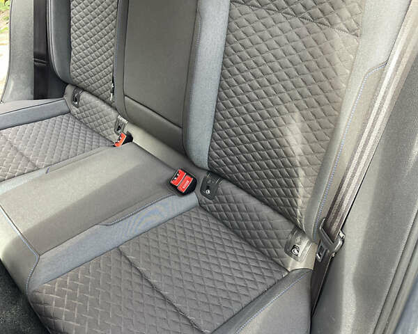 Серый Фольксваген Гольф, объемом двигателя 2 л и пробегом 260 тыс. км за 15750 $, фото 12 на Automoto.ua