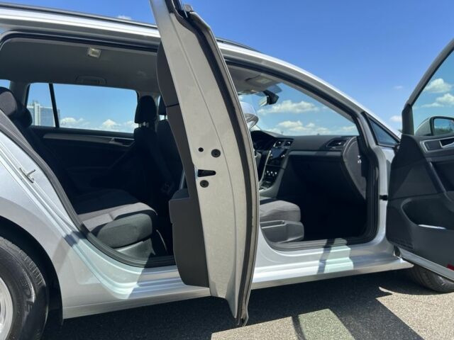 Серый Фольксваген Гольф, объемом двигателя 1.6 л и пробегом 176 тыс. км за 13500 $, фото 20 на Automoto.ua