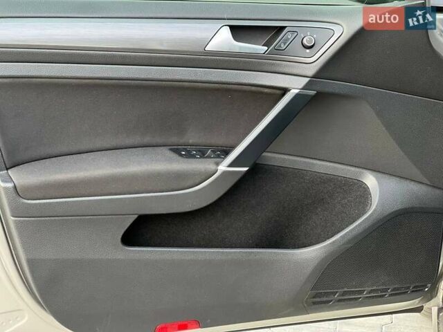 Серый Фольксваген Гольф, объемом двигателя 1.6 л и пробегом 214 тыс. км за 12490 $, фото 20 на Automoto.ua