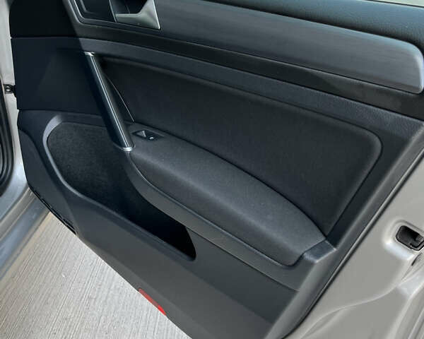 Сірий Фольксваген Гольф, об'ємом двигуна 1.6 л та пробігом 180 тис. км за 14700 $, фото 2 на Automoto.ua