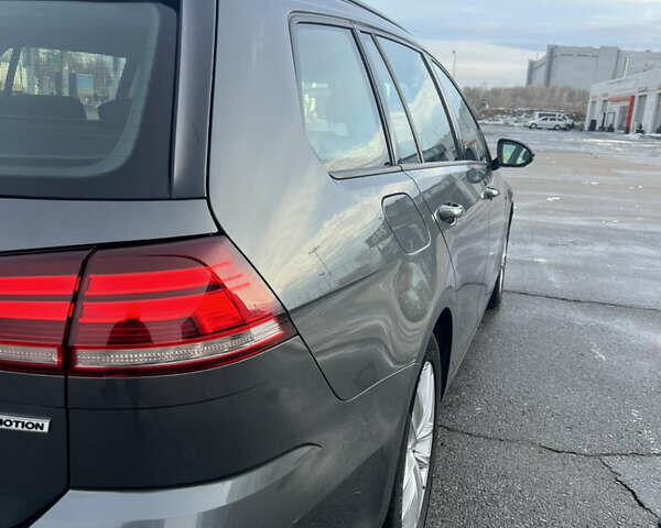 Серый Фольксваген Гольф, объемом двигателя 1.5 л и пробегом 309 тыс. км за 9700 $, фото 8 на Automoto.ua