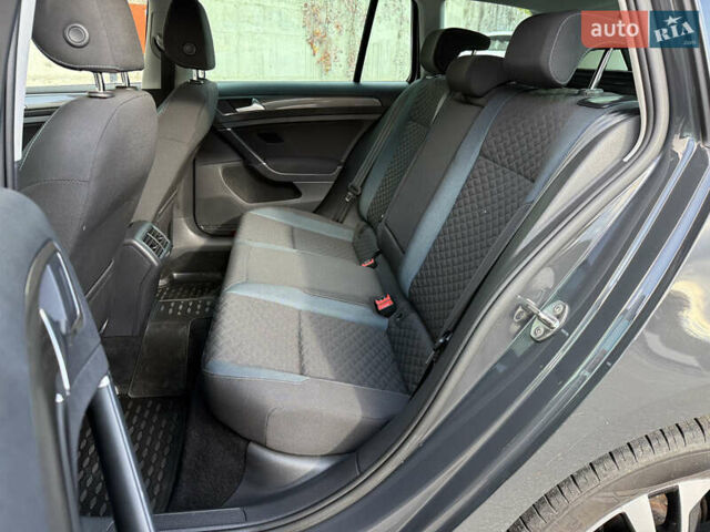 Сірий Фольксваген Гольф, об'ємом двигуна 2 л та пробігом 249 тис. км за 15999 $, фото 44 на Automoto.ua