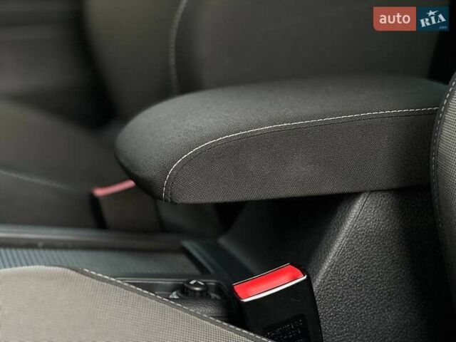 Серый Фольксваген Гольф, объемом двигателя 1.6 л и пробегом 214 тыс. км за 12490 $, фото 37 на Automoto.ua